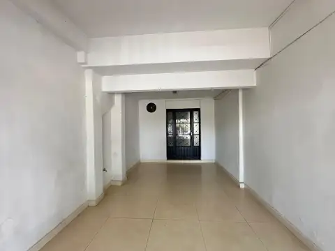 PRÉDIO COMERCIAL E RESIDENCIAL LOCALIZADO EM AVENIDA EM PATROCÍNIO, MG.