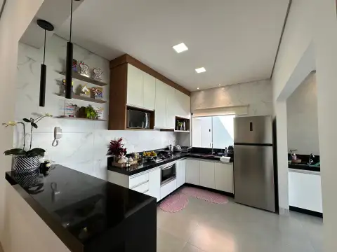 CASA À VENDA NO BAIRRO PADRE EUSTÁQUIO EM PATROCÍNIO-MG.