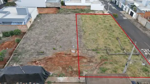 VENDE-SE TERRENO EM AVENIDA NO BAIRRO NEW GOLDEN EM PATROCÍNIO-MG: