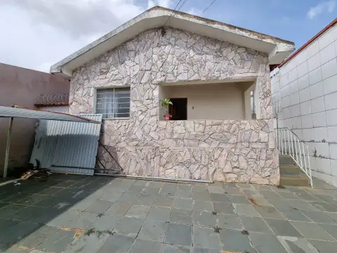 IMÓVEL RESIDENCIAL NO BAIRRO SÃO FRANISCO EM PATROCÍNIO-MG.