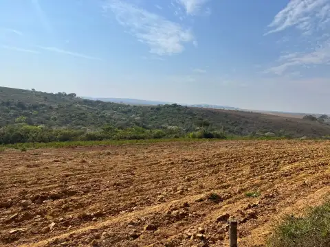 FAZENDA COM CAFÉ NA REGIÃO DE SANTA LUZIA DOS BARROS