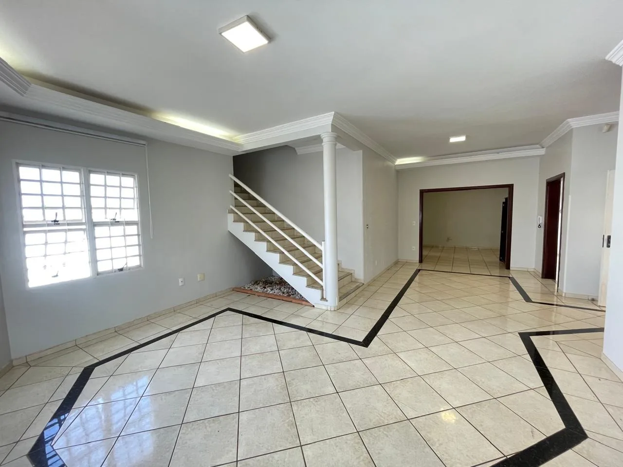 IMÓVEL COM EXCELENTE LOCALIZAÇÃO NO BAIRRO CIDADE JARDIM EM PATROCÍNIO-MG.