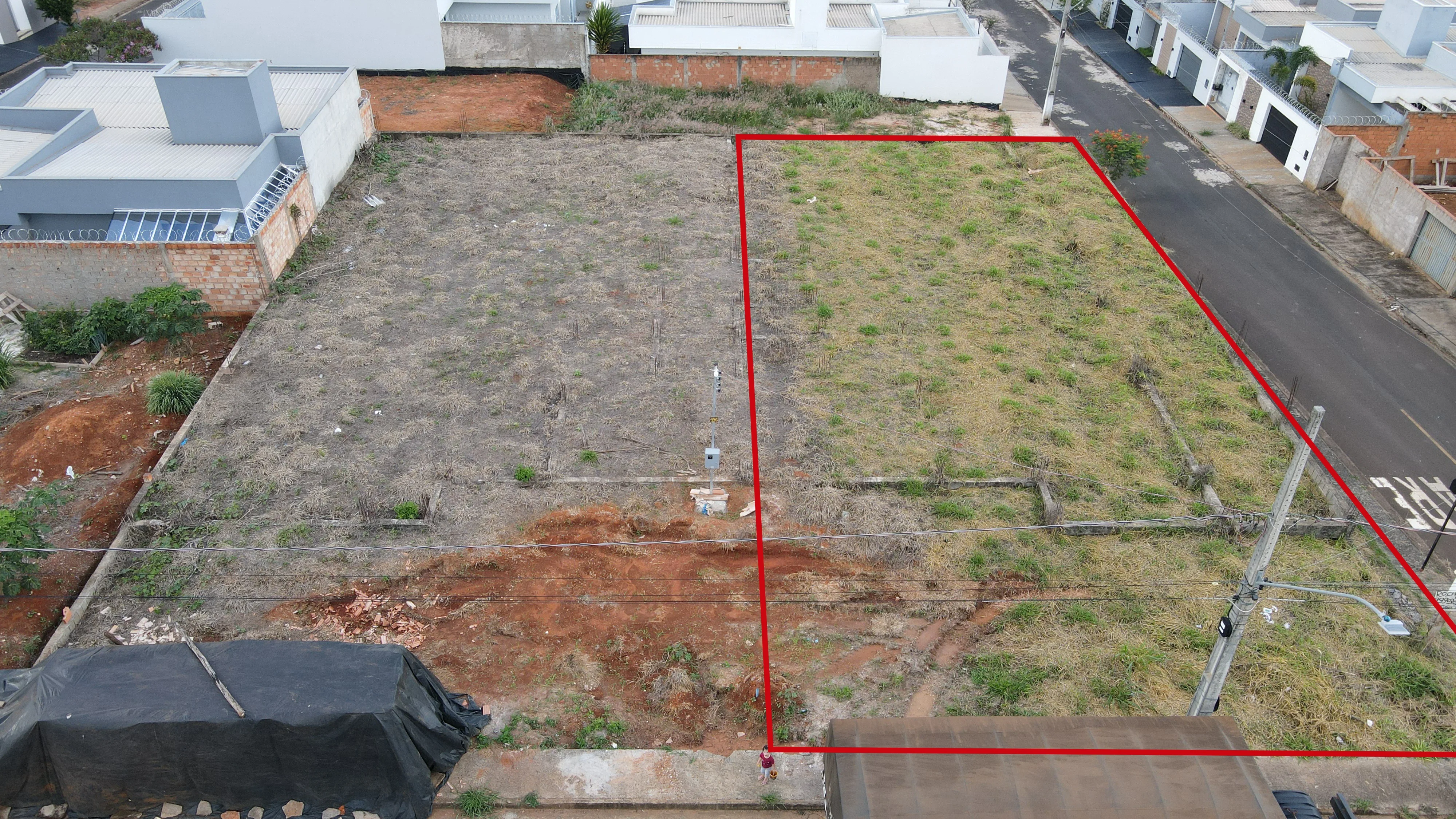 VENDE-SE TERRENO EM AVENIDA NO BAIRRO NEW GOLDEN EM PATROCÍNIO-MG: