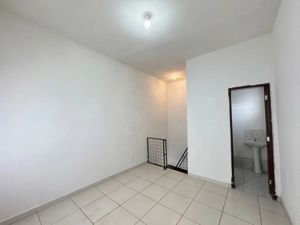 PRÉDIO COMERCIAL E RESIDENCIAL LOCALIZADO EM AVENIDA EM PATROCÍNIO, MG.