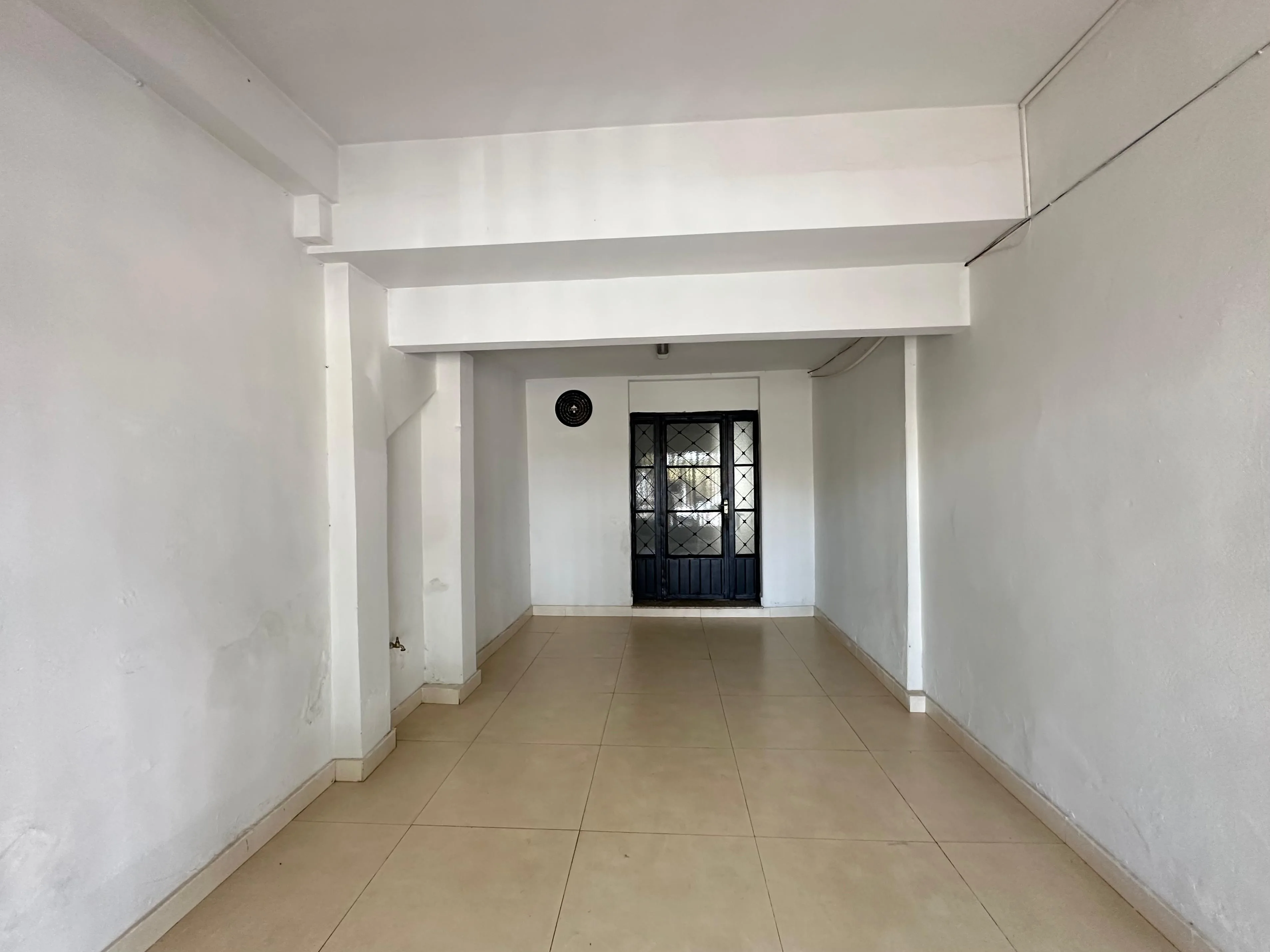 PRÉDIO COMERCIAL E RESIDENCIAL LOCALIZADO EM AVENIDA EM PATROCÍNIO, MG.