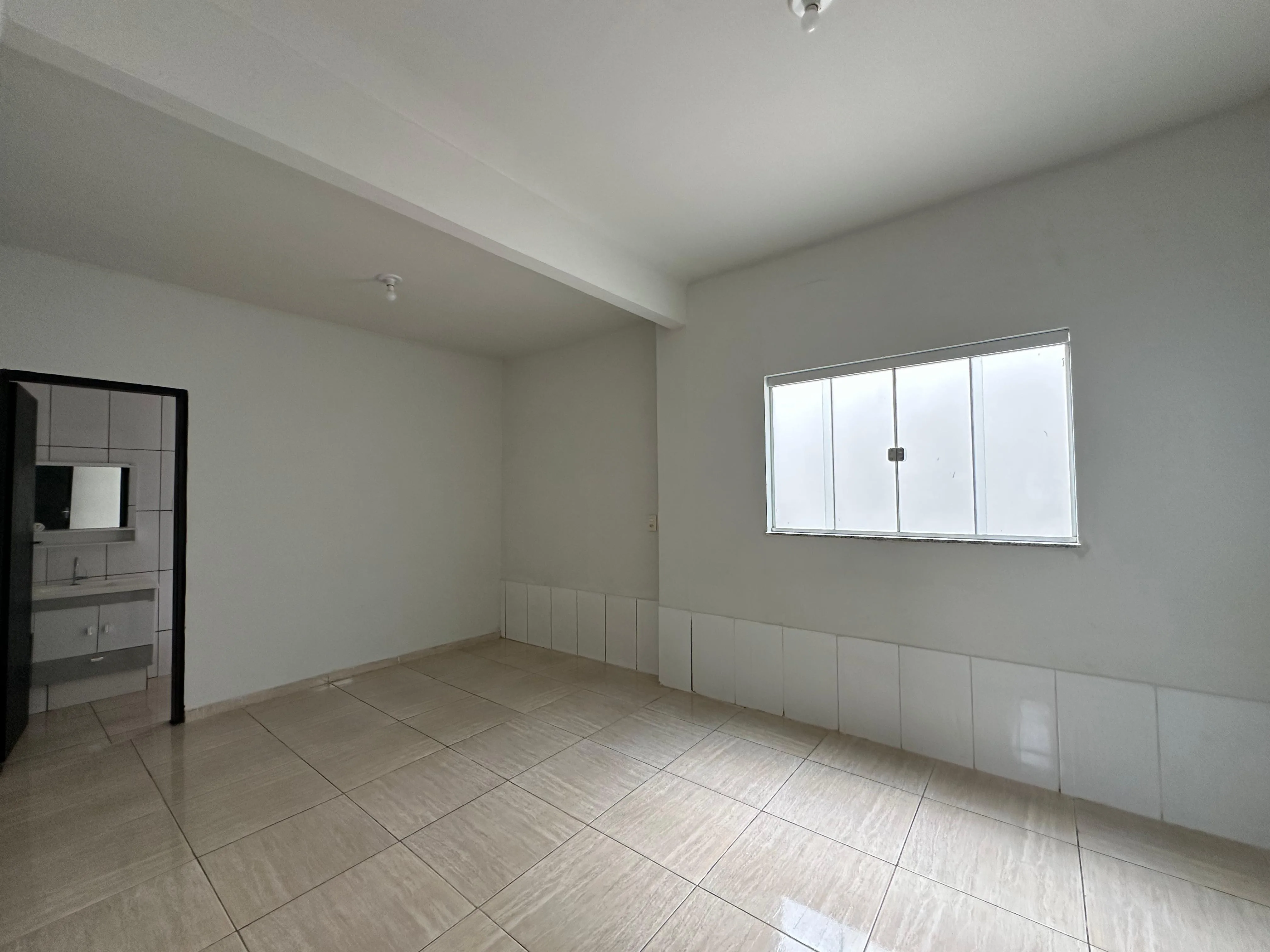 PRÉDIO COMERCIAL E RESIDENCIAL LOCALIZADO EM AVENIDA EM PATROCÍNIO, MG.