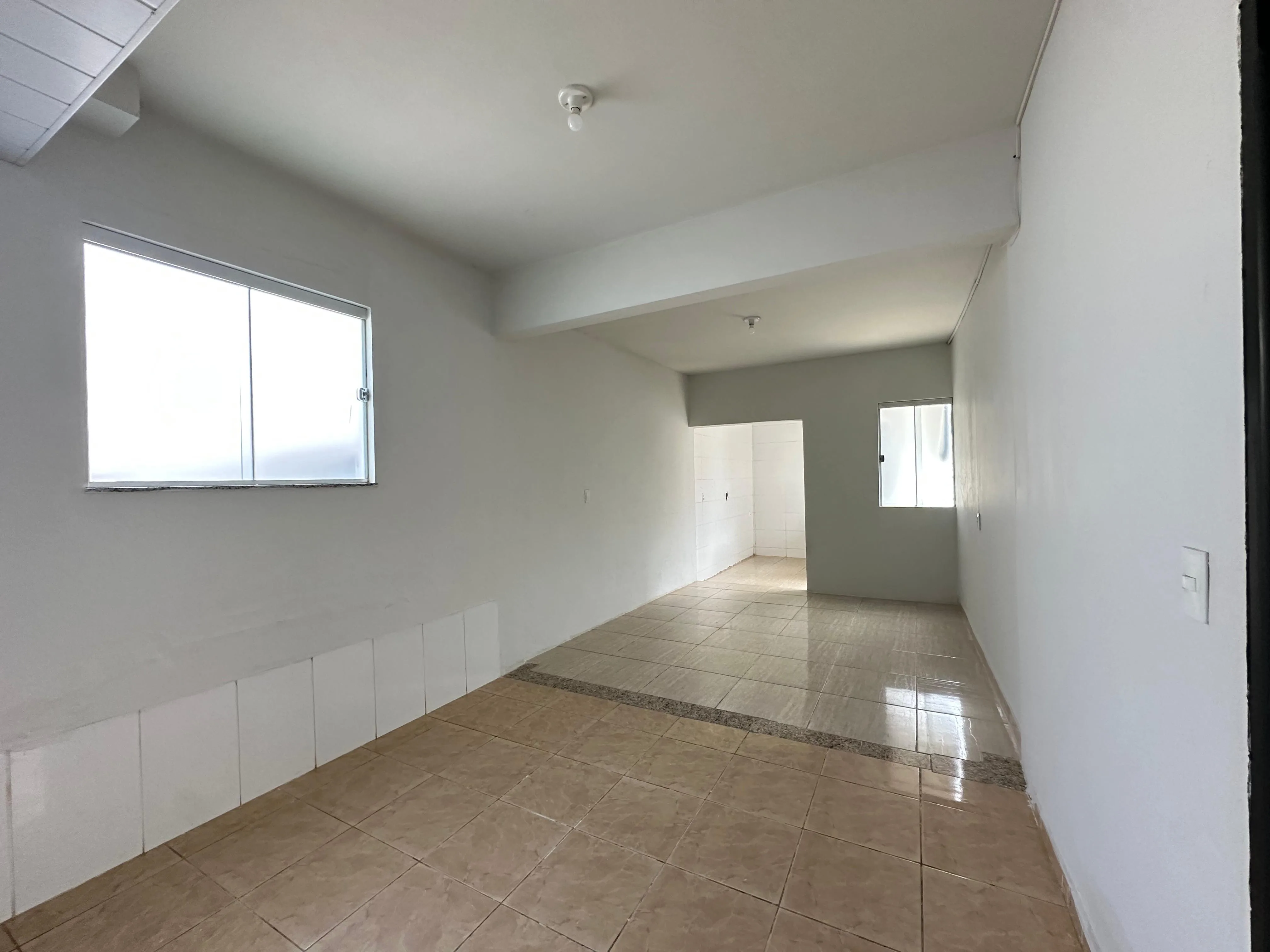 PRÉDIO COMERCIAL E RESIDENCIAL LOCALIZADO EM AVENIDA EM PATROCÍNIO, MG.