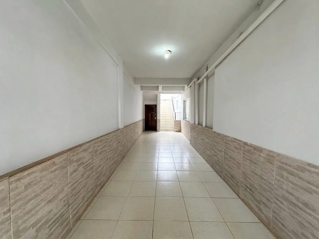 PRÉDIO COMERCIAL E RESIDENCIAL LOCALIZADO EM AVENIDA EM PATROCÍNIO, MG.