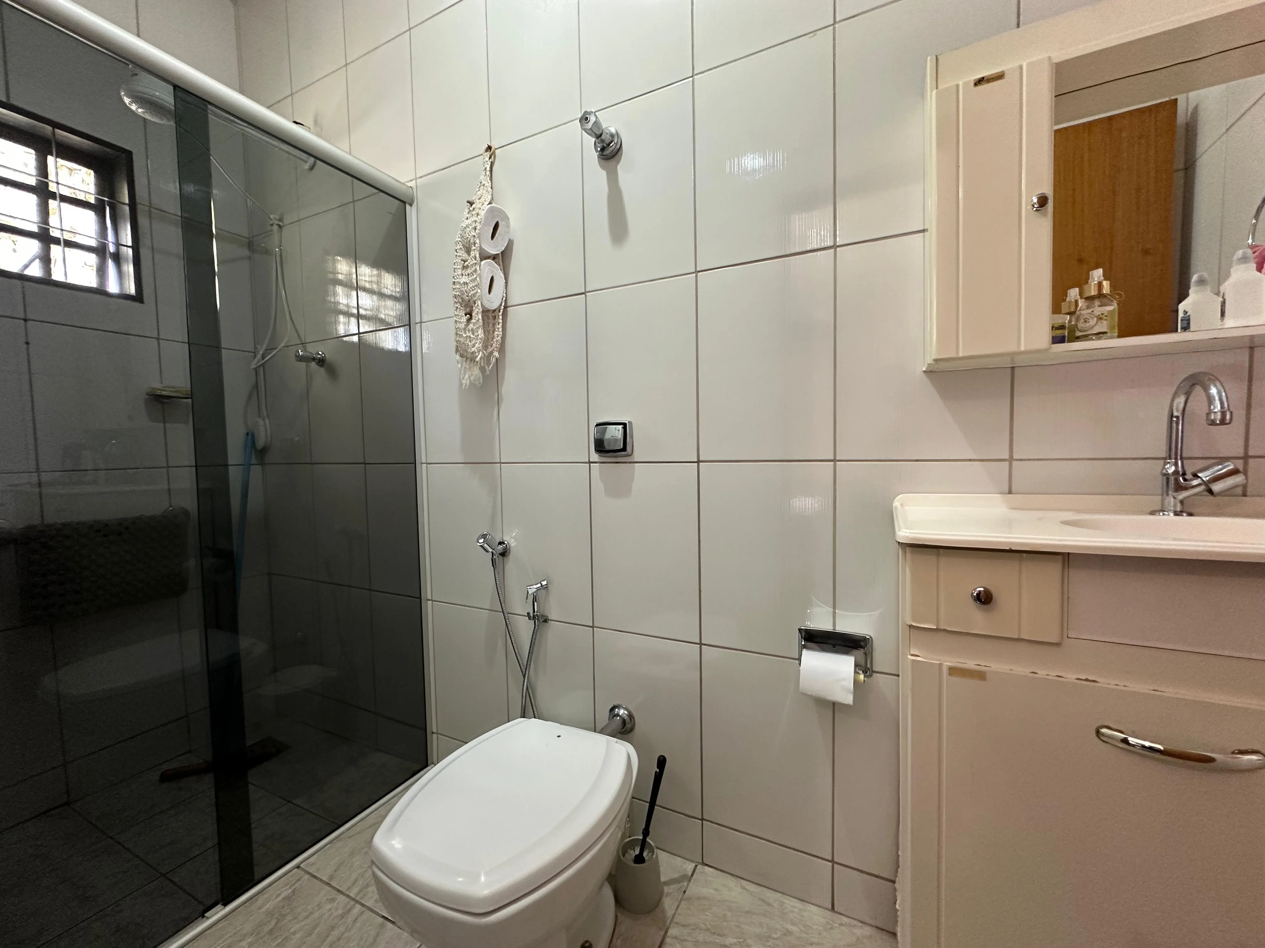 PRÉDIO COMERCIAL E RESIDENCIAL LOCALIZADO EM AVENIDA EM PATROCÍNIO, MG.