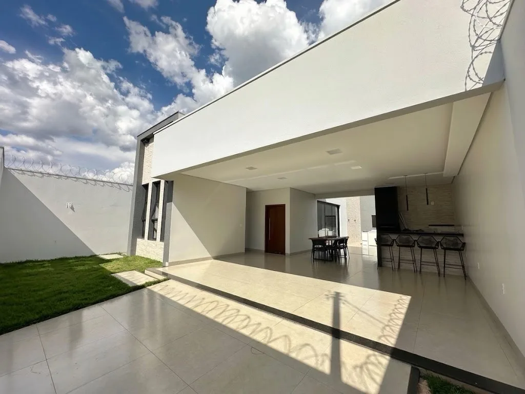 CASA À VENDA NO BAIRRO DONA DIVA EM PATROCÍNIO-MG.