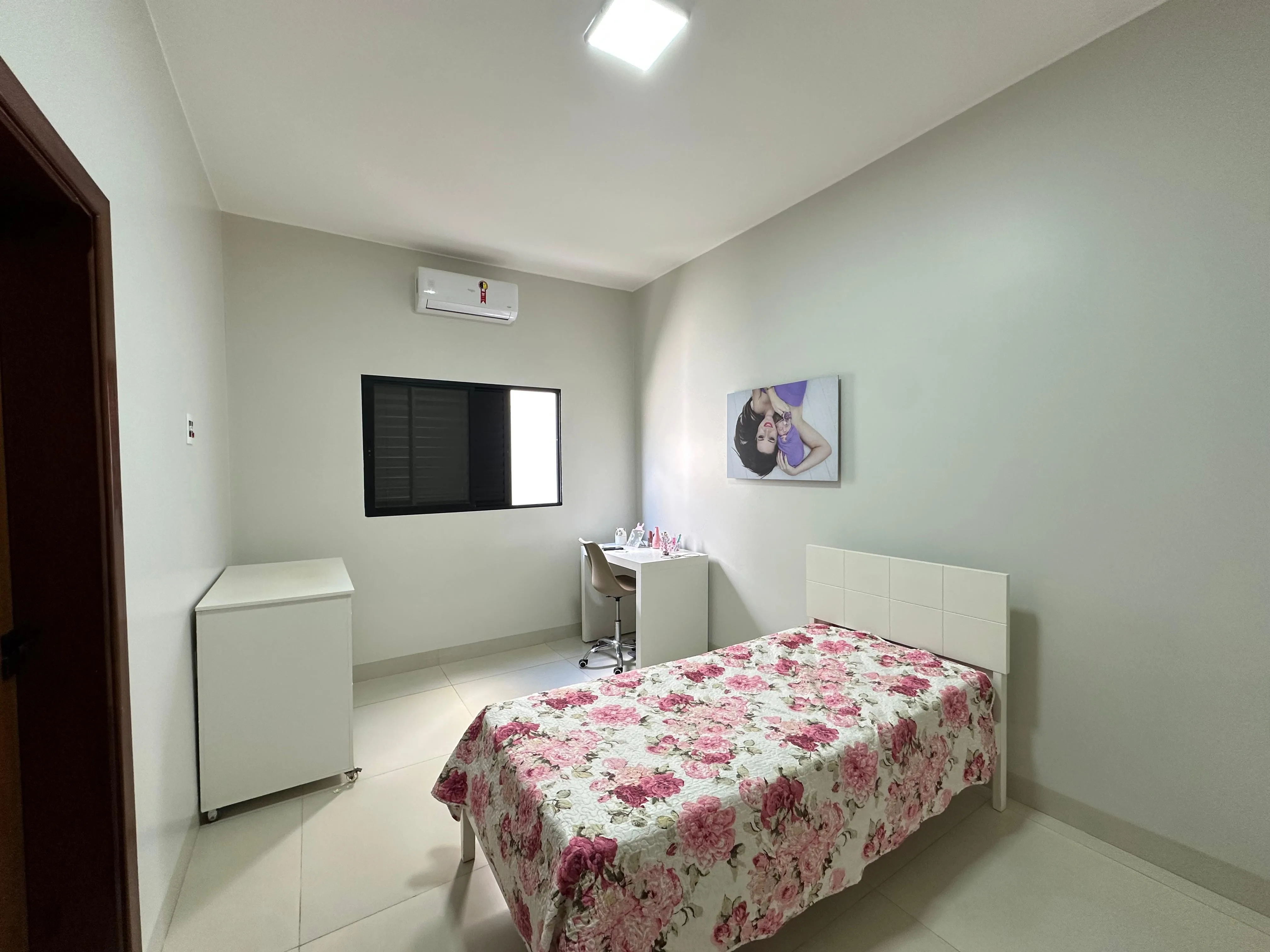 CASA À VENDA NO BAIRRO DONA DIVA EM PATROCÍNIO-MG.