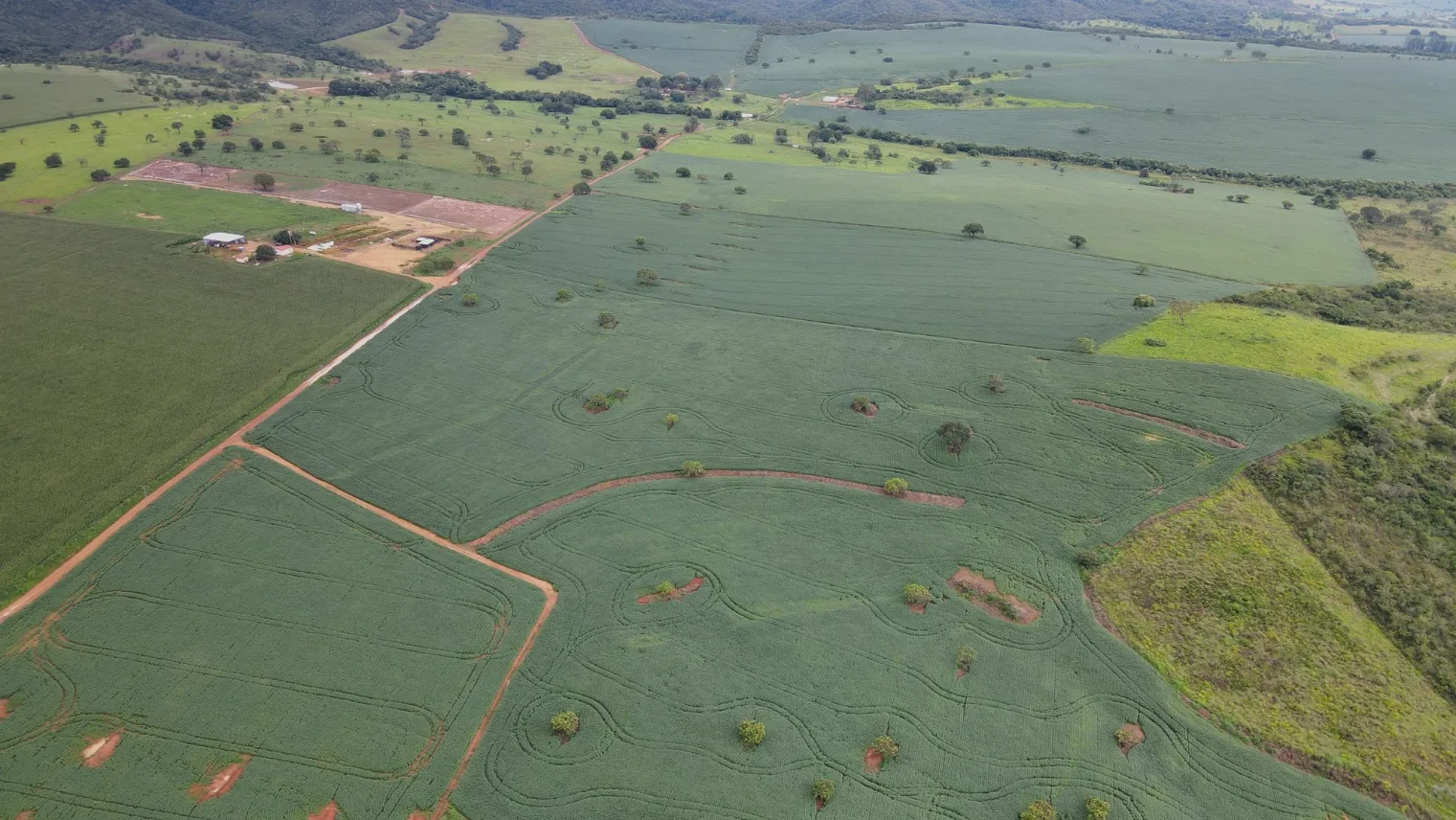 FAZENDA EM LAVOURA BRANCA NA ZONA RURAL DE COROMANDEL/MG