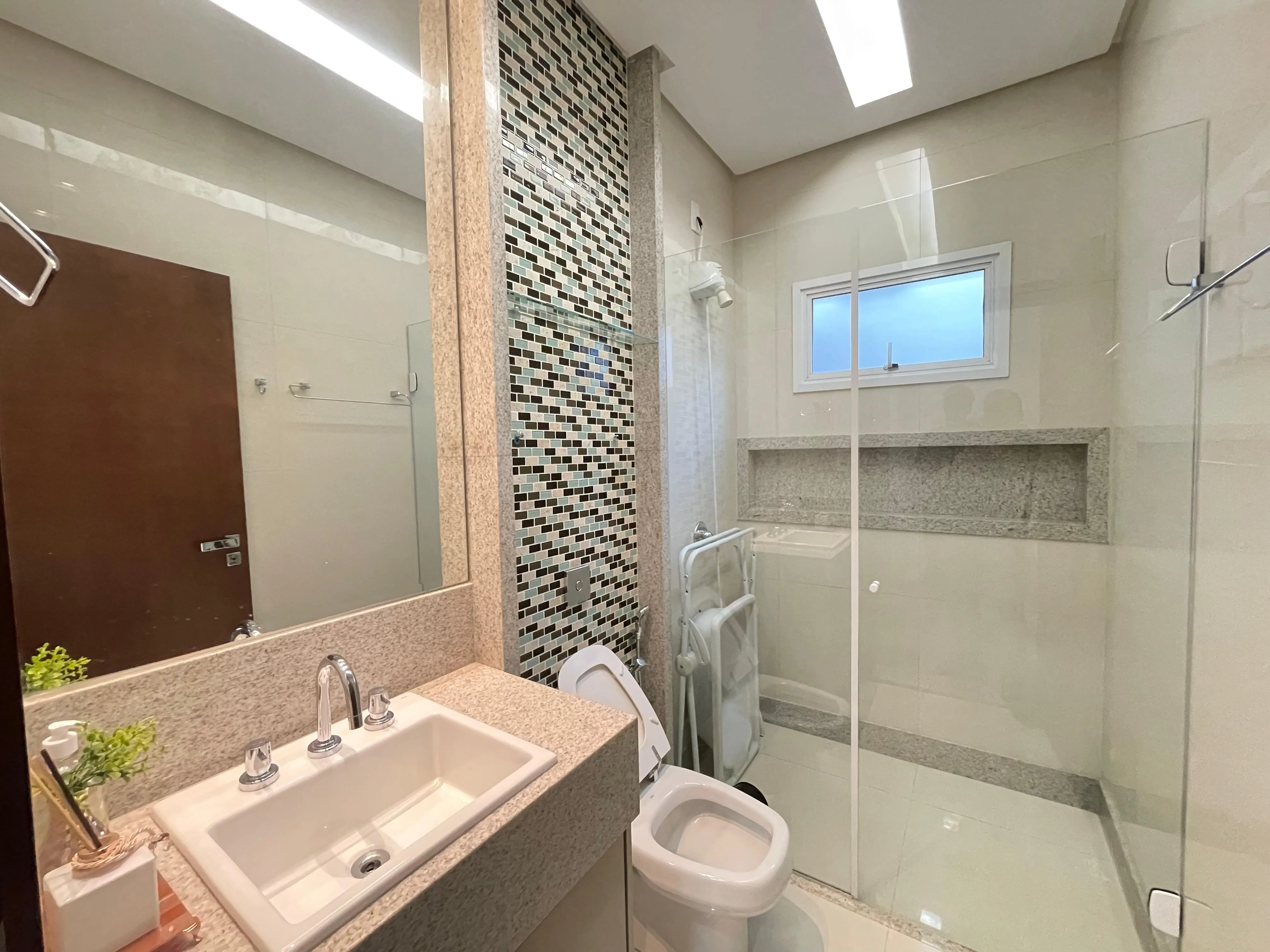 OPORTUNIDADE À VENDA NO BAIRRO SÃO LUCAS: IMÓVEL DE ALTO PADRÃO COM EXCELENTE ACABAMENTO E PLANEJADOS.
