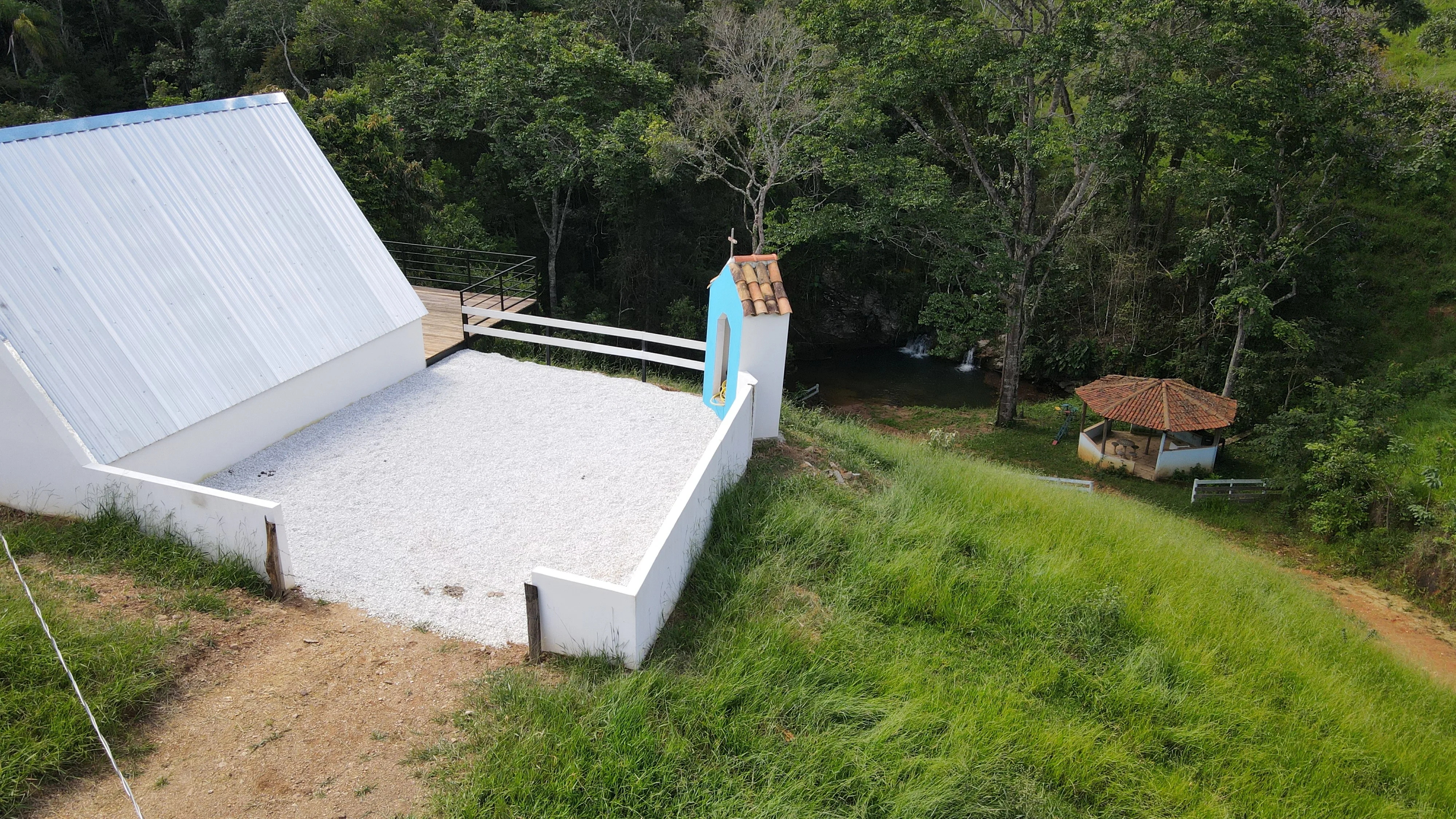 FAZENDA PARA CRIAÇÃO DE GADO COM LAZER FANTÁSTICO